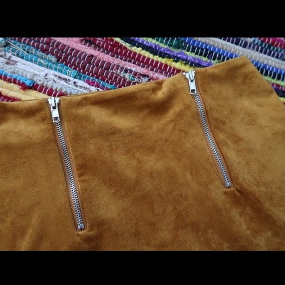 Mini Skirt 😍 - Picture 3 of 4